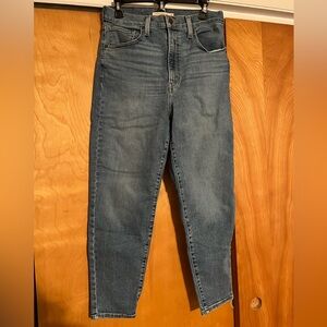 Levi’s High Waisted Mom Jeans Medium Wash